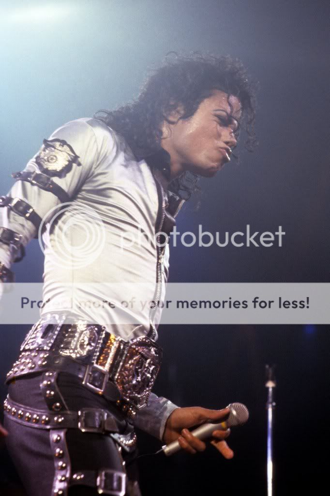 Bad-Tour-michael-jackson-12478108-1.jpg